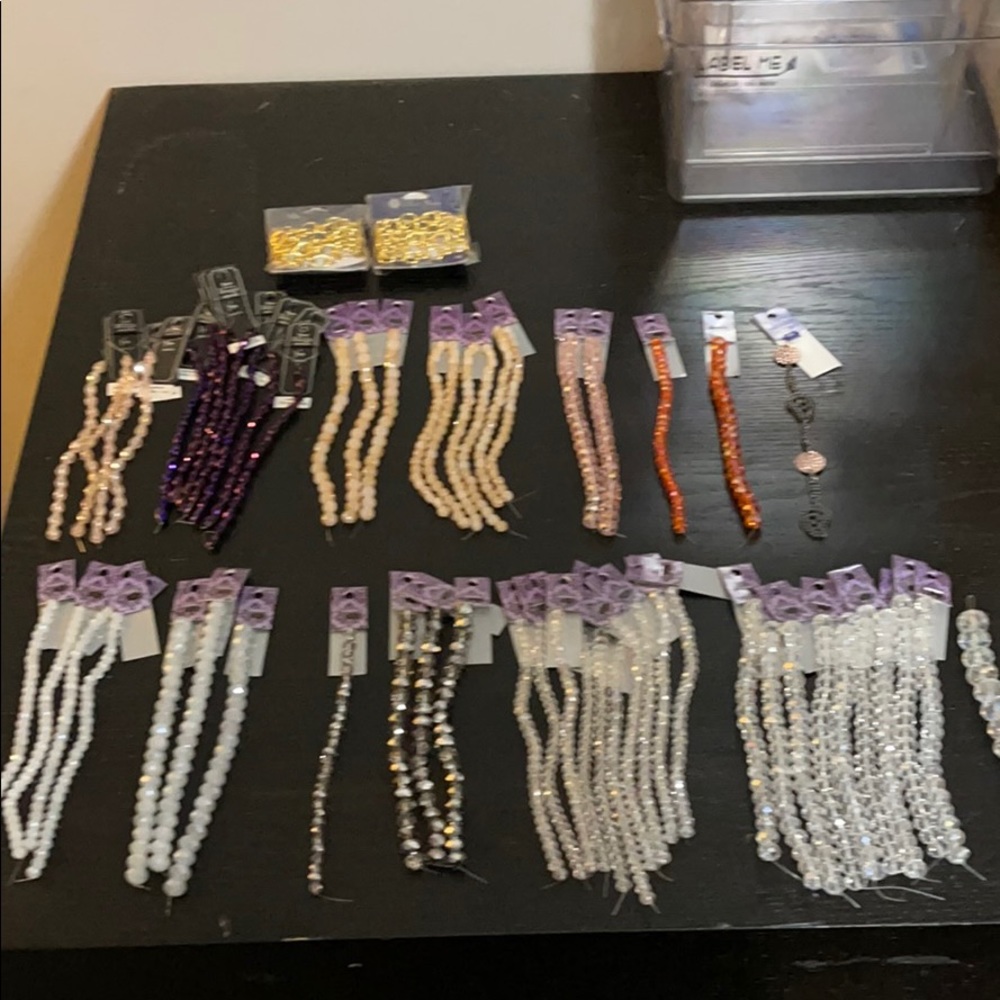 52 strands Beads, 1 pendant, & 2 chain.